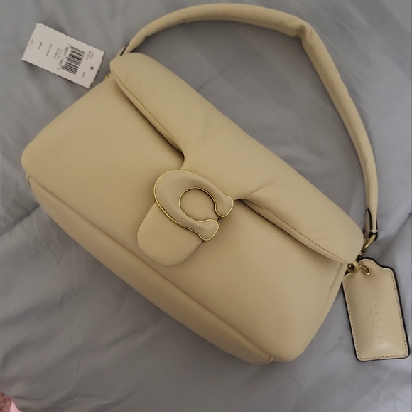 Coach Pillow Tabby 26 - Picture 4 of 7